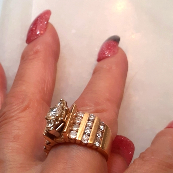 Gorgeous wedding band - Picture 3 of 4